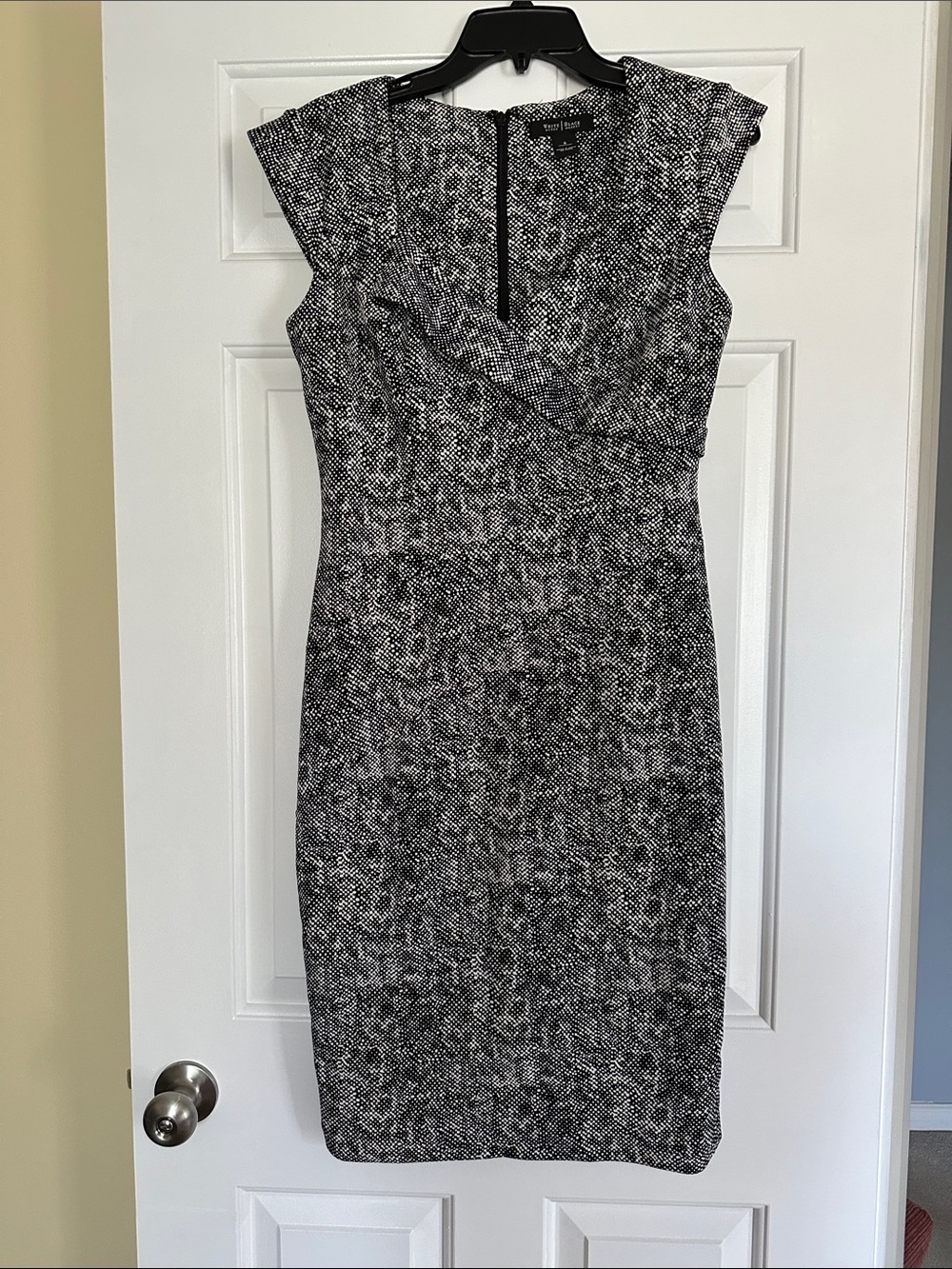 White House Black Market Black & White Cap Sleeve Sheath Dress